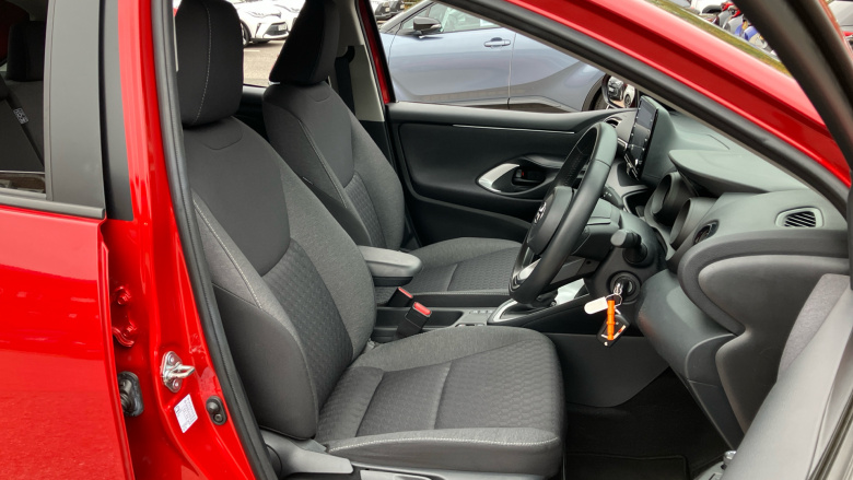 Toyota Yaris 1.5 Hybrid Design 5dr CVT Hybrid Hatchback